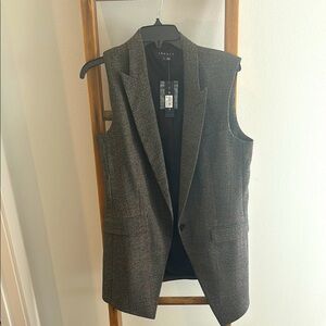Never worn, tags still on size 10 theory houndstooth vest